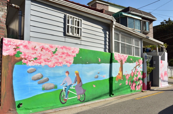 도봉구 쌍문1동 우이천 꽃길 이야기가 있는 벽화길 더해져