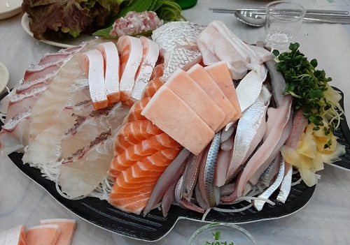 노량진수산시장맛집 독도수산 뼈를 제거한 자연산 전어회와 모둠숙성회 횟집으로 가을 입맛사냥