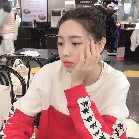 김수정 인스타그램을 통해 REPLAY라는 글과 함께 사진을 게재했다