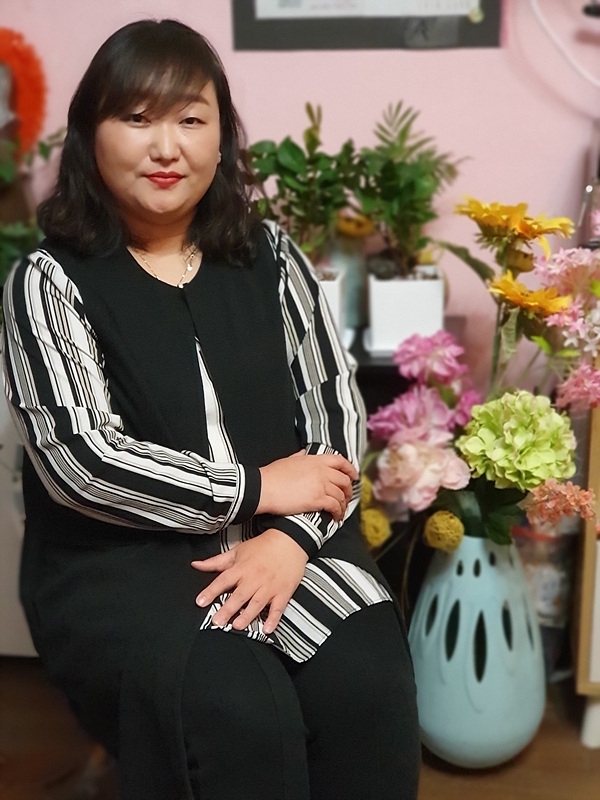 장성희 스킨케어 장성희 대표, 우리 시대에는 피부관리가 필수입니다. 이곳에서 피부와 정신의 맑아짐을 느껴보세요.