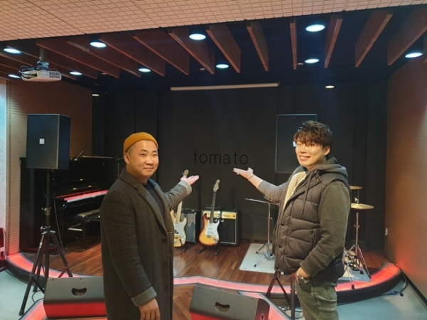 토마토 실용음악학원 박주현 원장, 김세훈 부원장, 이곳은 실용음악에서 가장 특별하고 차별화된 교육을 경험할 수 있는 곳입니다.