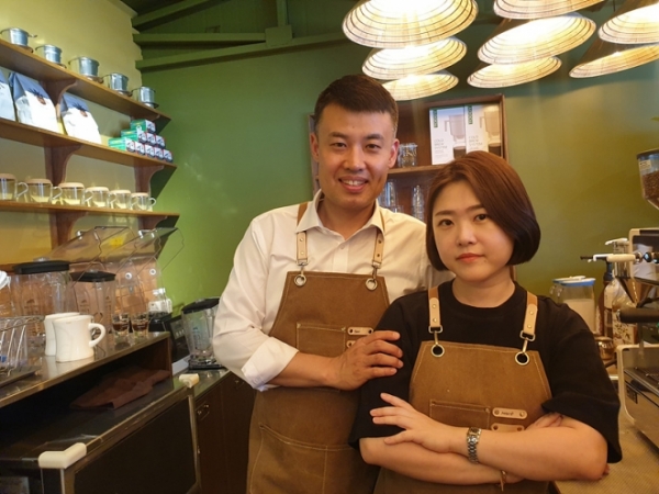 카페코지 이성신, 안미정 대표, 음료부터 인테리어까지 베트남을 그대로 옮겨놓은 듯한 저희 카페에서 베트남 문화를 즐겨 보세요.