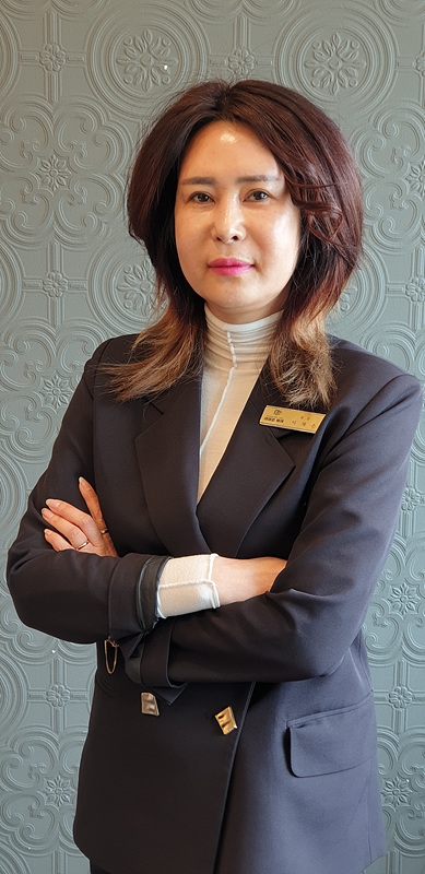 부산 민락동미용실 이재은헤어 이재은 대표, 광안대교 뷰를 바라보며 헤어 테라피를 받아보세요.