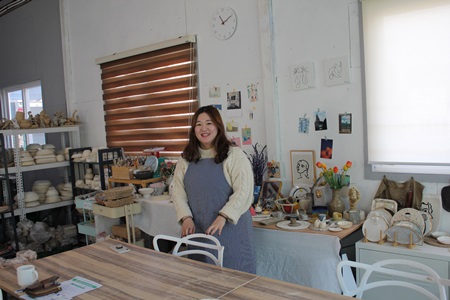 편안한 공간에서 여럿이, 따뜻하고 즐거운 추억을 도자기와 함께 만들다. 울산 도자기공방 휘게세라믹스튜디오