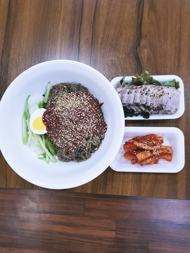 시흥  세숫대야 냉면  이대표 15년의 노하우가 있기에, 냉면과 보쌈족발 맛집으로 정왕동, 배곧을 사로잡다.