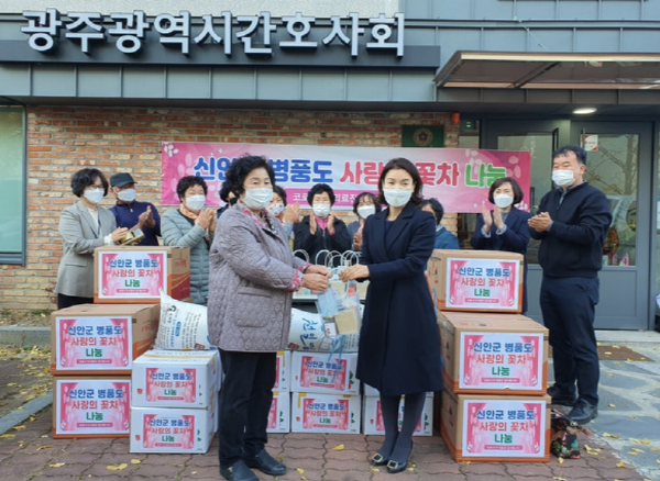 신안군, 병풍도 주민 코로나19 일선의료진 맨드라미 꽃차 전달..손수 만든 100세트 꽃차와 농산물 전달로 작은 나눔 실천