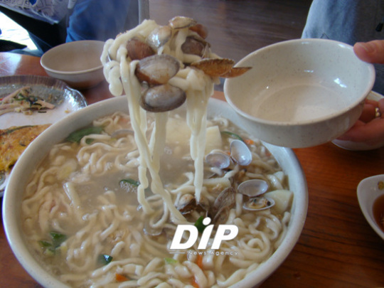 [맛집탐방]제부도 바지락 손칼국수 전문점 ‘시골마당’