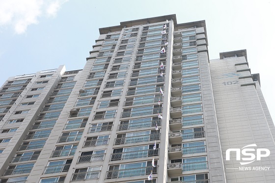 아산시 온양3동 더샾퍼스트타워아파트, 광복 70주년 기념 전 세대 태극기 달기 성공