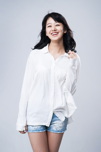 문아람, JY픽쳐스와 전속 계약