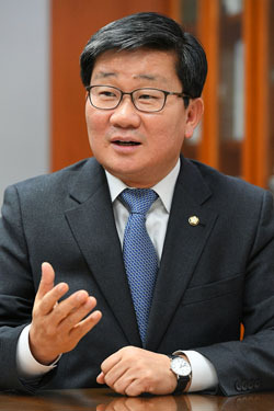  전해철 의원, 여론조사 지지율 급등 