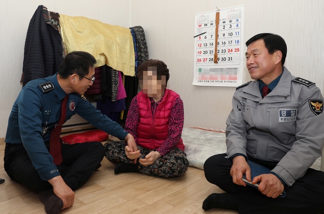 배용주 경기남부경찰청장, 독거노인 가구 방문해 고충 청취