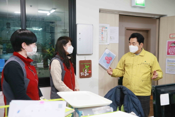 백군기 용인시장, 장애인거주시설 격려 방문