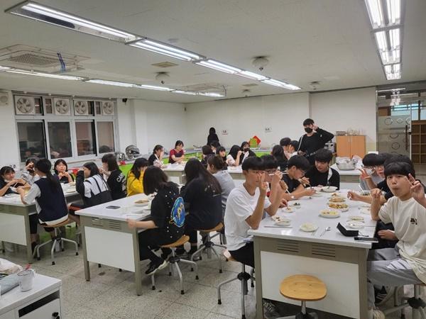 고양시 장성중학교, 3년째 도시락 봉사로 ‘참교육 실천’