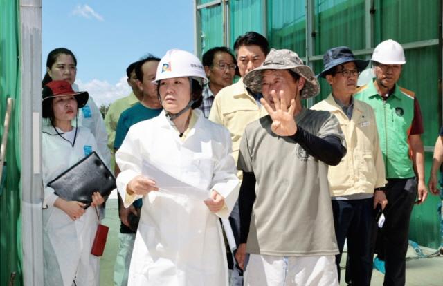 김보라 안성시장, 축산 폭염 피해 대응 농장 방문