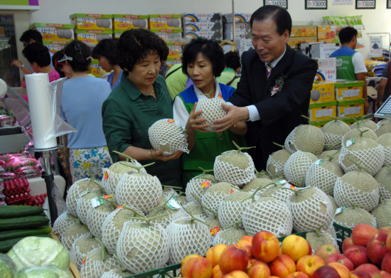 “서울에 친환경농축산물 직판장 개장”