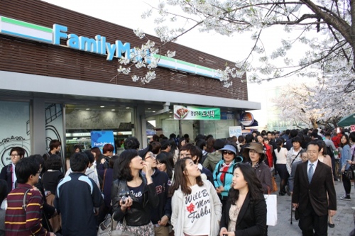 보광훼미리마트, ‘벚꽃놀이 특수’ 지난 주말 기록적 판매고 기록