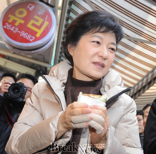 박근혜 동생 회사건물서 텐프로 영업