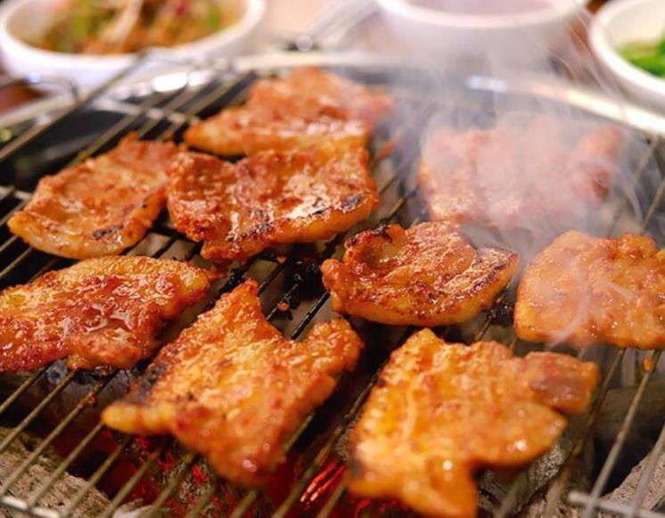 기분이 저기압일 땐 고기 앞으로! 한우에 화로구이 먹고 막국수로 입가심? 홍천 맛집 3 #소도시여행