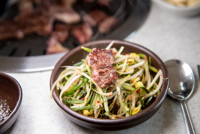 아이유가 폭풍 먹방한 문경 약돌돼지부터 대통령 맛집 석쇠구이까지! 문경 로컬 맛집 3 #소도시여행