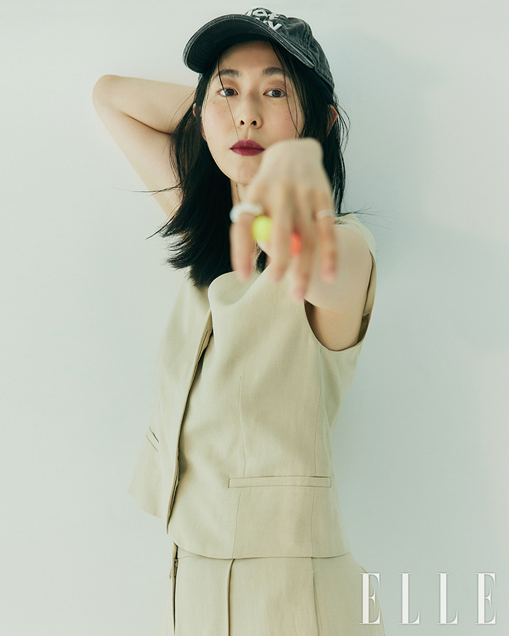 ‘언제나 맑음’ 배우 강말금의 패션 매거진 <엘르> 화보 공개