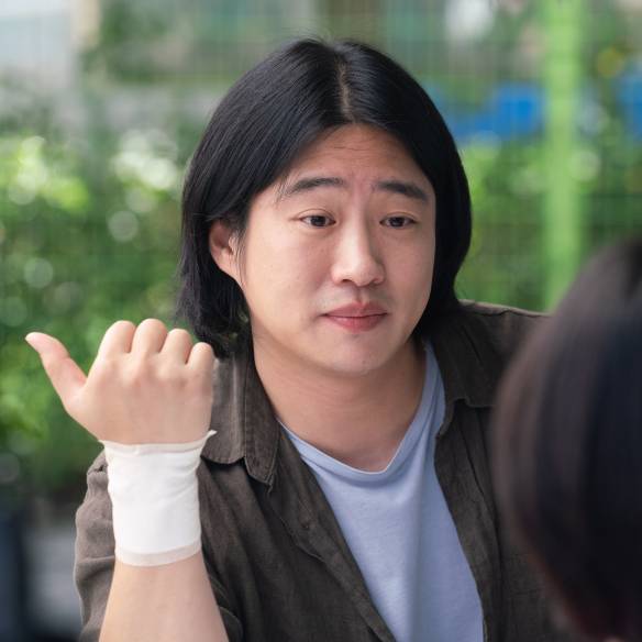 유아인은 못 지웠지만, 다 같이 살린 하이파이브