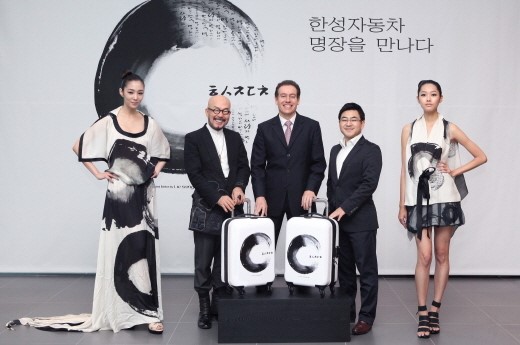 벤츠 한성, 한글 디자인 캐리어 증정