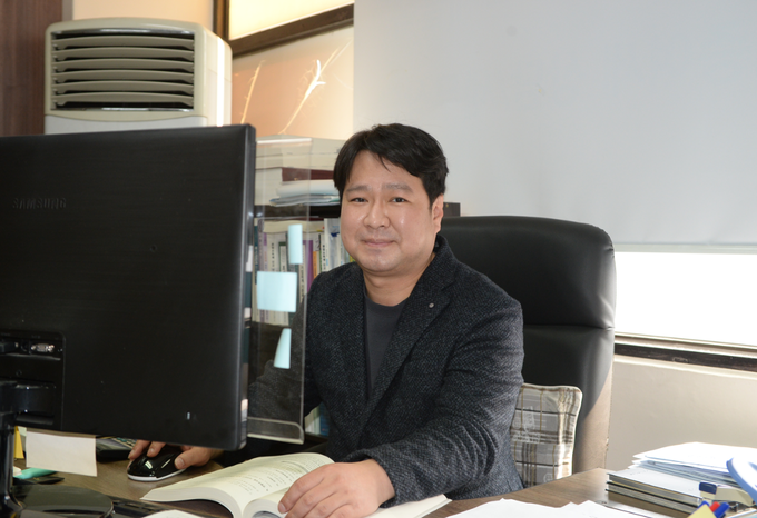 [인터뷰]발로 뛴 소통…세정협조자 표창받은 정명교 세무사