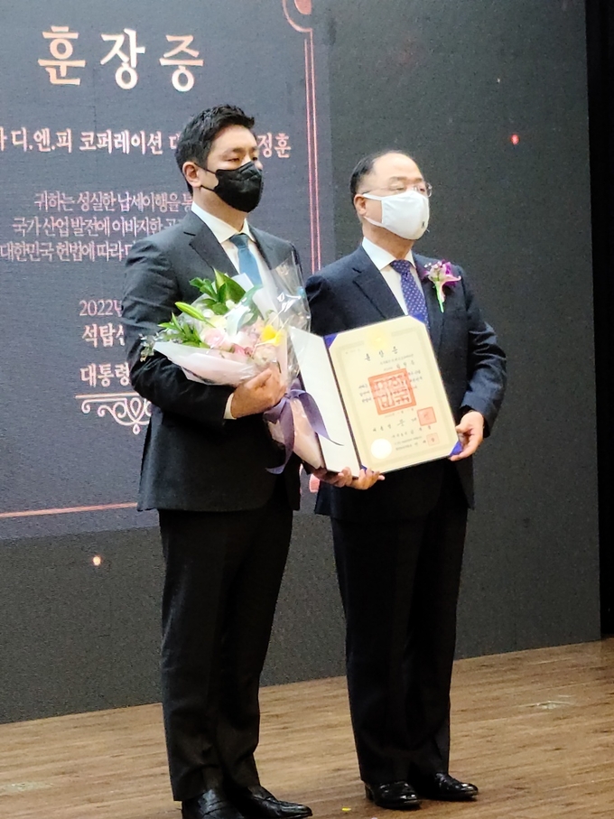(주)디엔피코퍼레이션 부품 경쟁력으로 韓 반도체·스마트폰 선도 이끈다