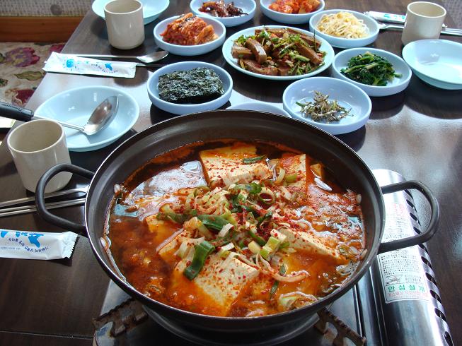 호명산에서 찾은 고향의 맛, 세월을 담은 청평맛집 수리재시골밥상