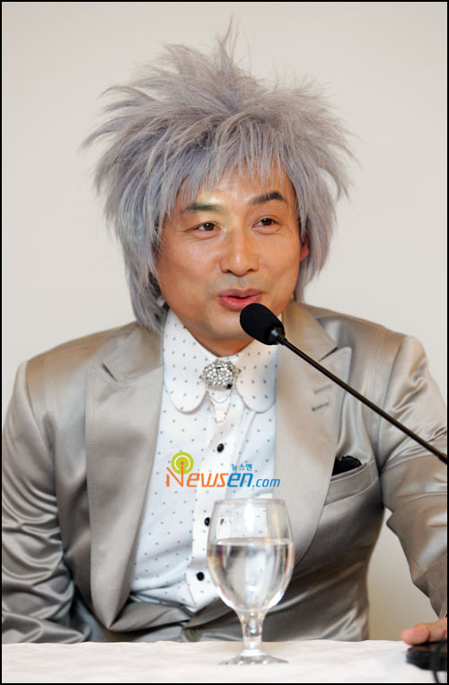 [포토엔]작업계 고수 김선생역 조영진, 헤어스타일 특이하네