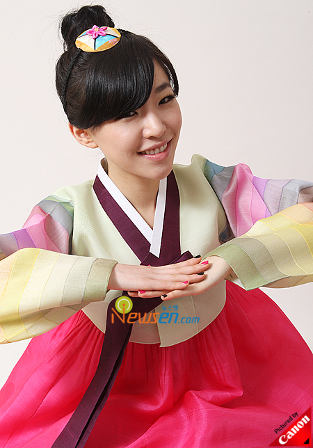 브아걸 가인 “기축년에도 인기 많이 주세요” 한복인사[포토엔]