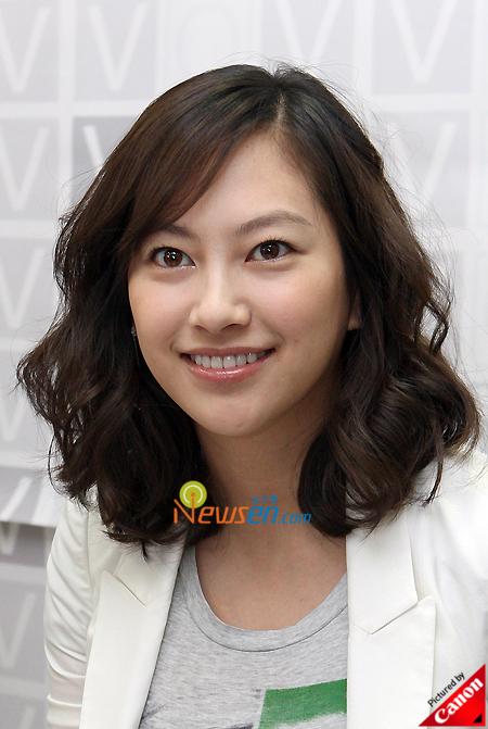 [포토엔]신애, 눈이 커보이죠?