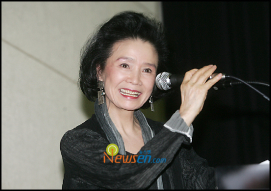 ‘원조 트로이카’ 윤정희, 이창동 신작으로 15년만에 컴백
