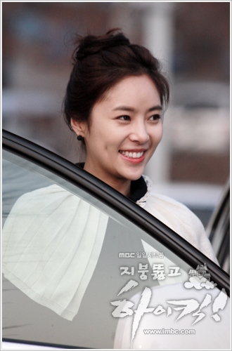 ‘지붕킥’ 황정음 앞세운 ‘1인 주연 시트콤인가’