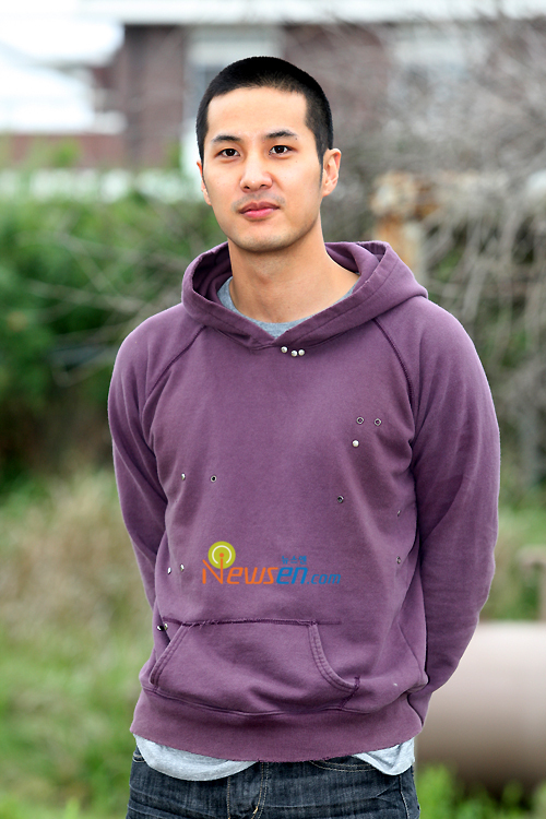 [포토엔]까까머리 김지석 ‘어때요? 잘 어울려요?’