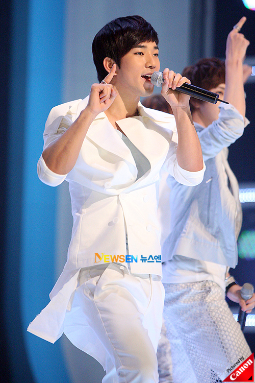 [포토엔]엠블랙 지오, 우리가 넘버원~