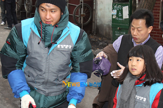[포토엔]故 최진실 딸 준희 ‘(김)승현이 삼촌과 같이 왔어요’