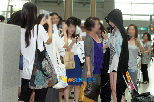 [포토엔]출국 배두나, 엄마 나 잘하고 올게요~