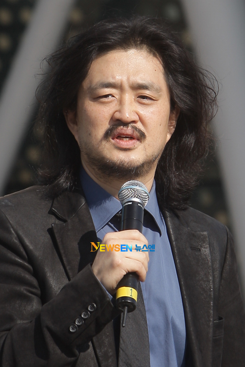 김어준 인정옥 작가 연인 소식에 딴지일보 관계자 화들짝 “알수록 새로운 분”