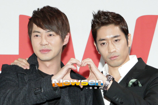 [포토엔]신화 전진-에릭, 달콤살벌한 하트~