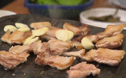 신사동 고깃집 논란, 옷차림에 손님 차별? “망치로 얻어맞은듯”