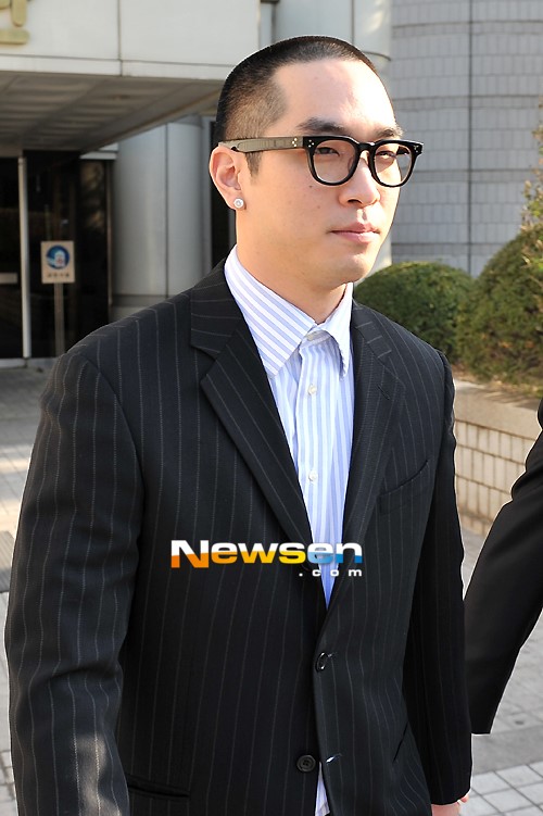 크라운제이 맞고소 진실공방 전 매니저 사기죄 징역1년 실형선고
