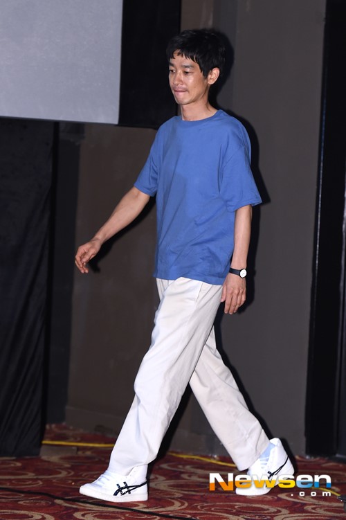 [포토엔]카세료, 수수한 패션