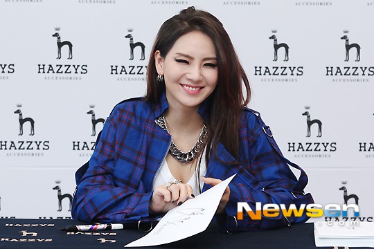 [포토엔]2NE1 씨엘 ‘팬들앞에선 애교작렬’