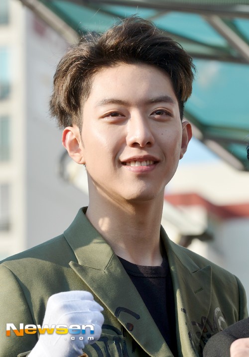 [포토엔]씨엔블루 이정신 ‘햇살아래 자체발광~’