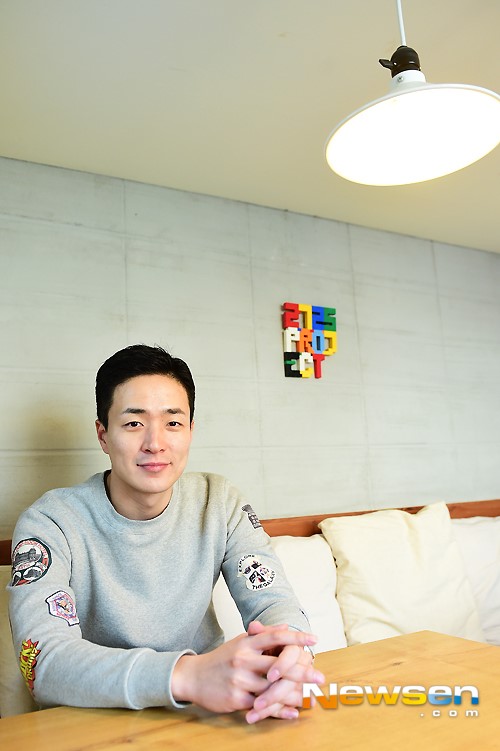 ‘스물’ 이병헌 감독 “영화하면서 항상 생활고, 빚 없으면 낯설어”(인터뷰)