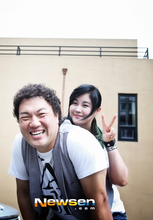 천하장사 가수 백승일, 아내 홍주와 헤어숍&분식집 연다 ‘특제소스 개발’