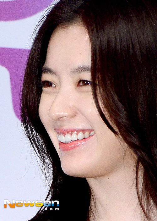 [포토엔]한효주 ‘상큼, 달콤한 미소 띄우며’