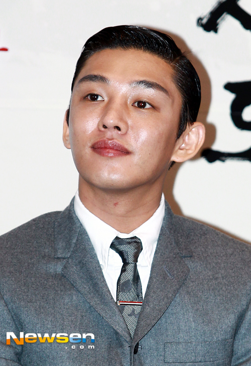 [포토엔]유아인 ‘아무나 소화 못하는 2대8 가르마’