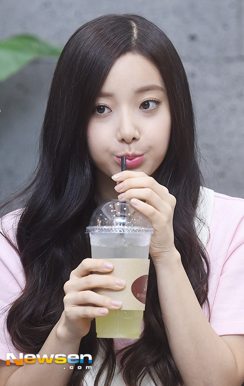 [포토엔]에이프릴 현주, 먹는 모습도 귀요미~